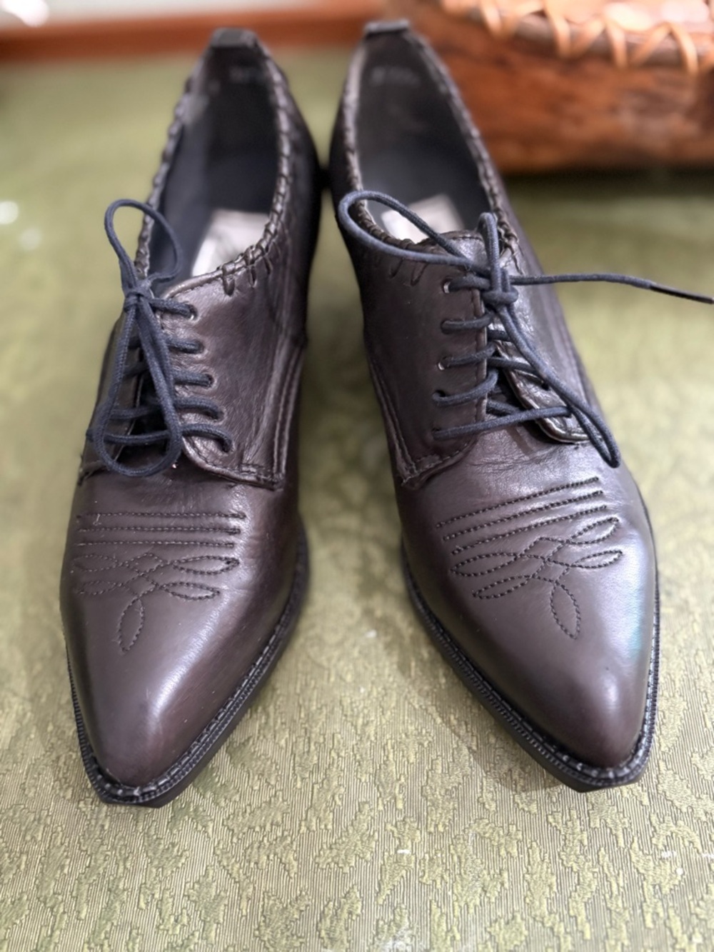 Zodiac Black Leather Women's Lace-Up Oxfords